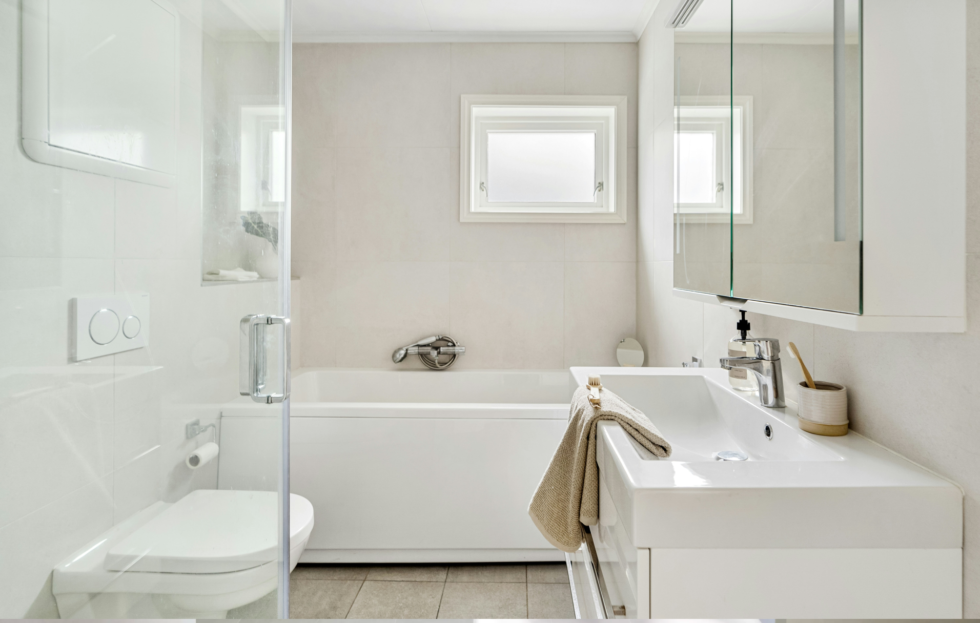 Alcove Tub 3