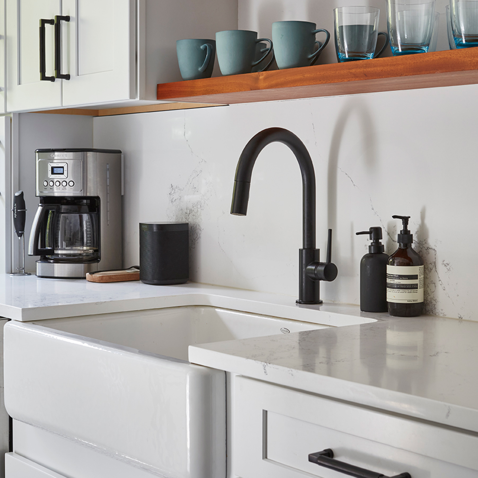 Easy-to-Clean Kitchen Design Inspiration for Floor Tiles, Backsplash & More