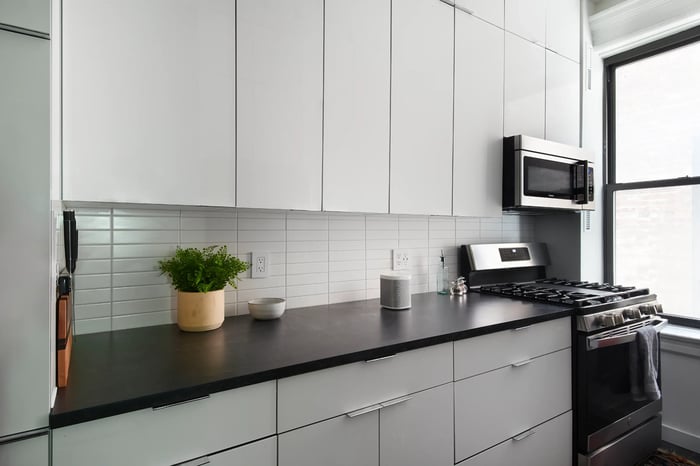 Handle-Free Cabinets Modern Kitchen