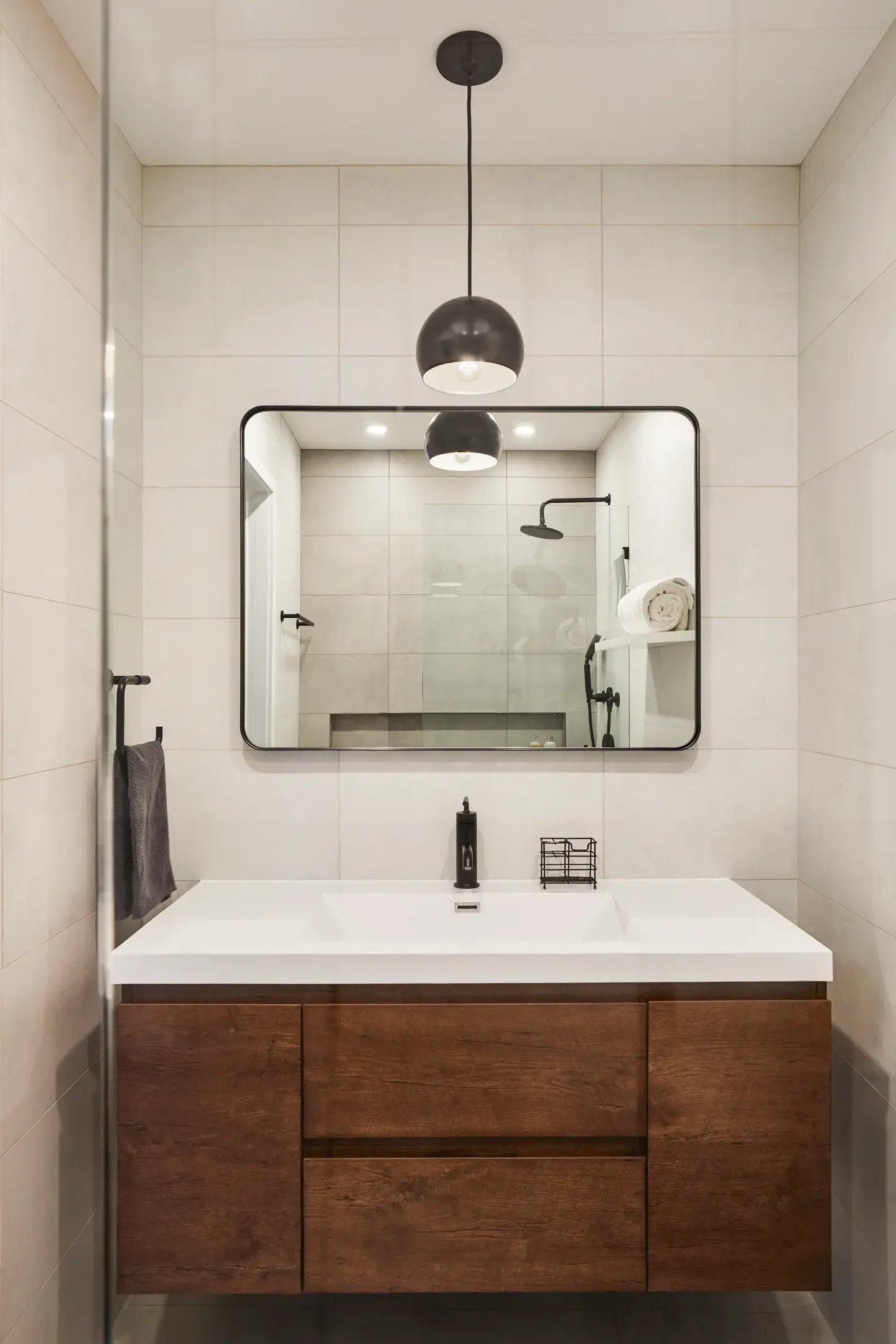 Large format tiles in a bathroom