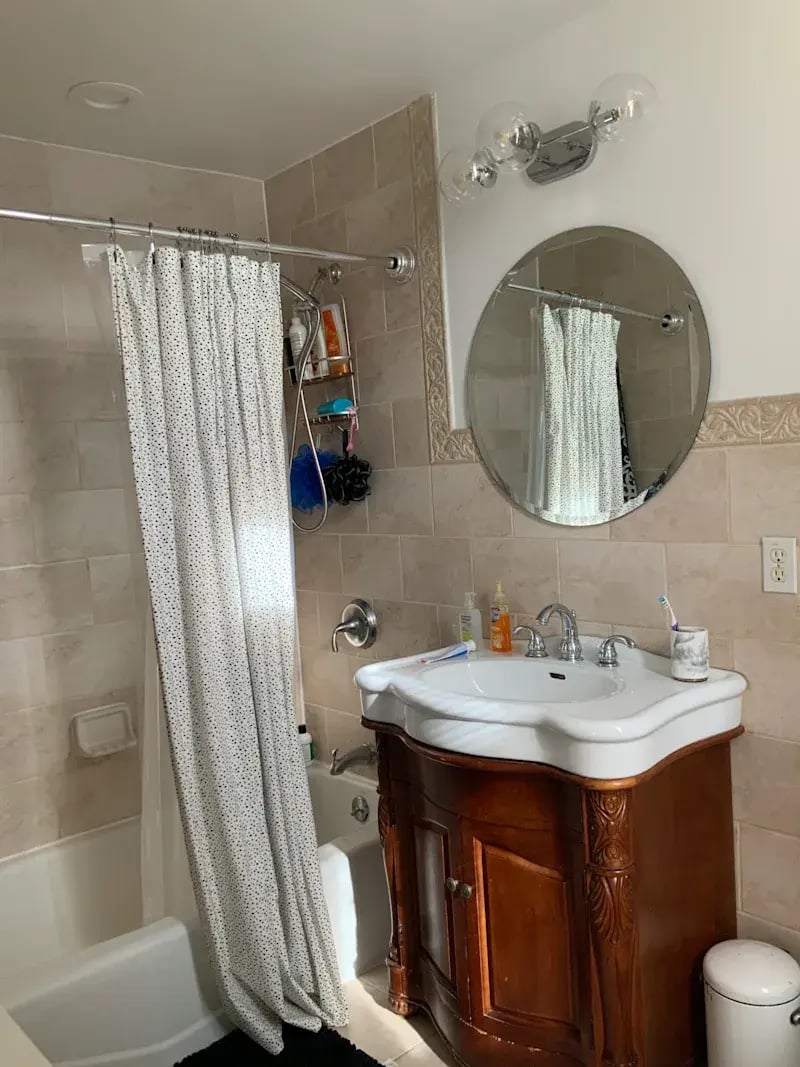 Jersey_City_60_Foot_Bathroom_Before.png