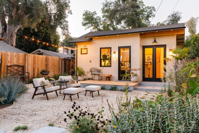  Cozy California guest house with a glowy patio and garden.